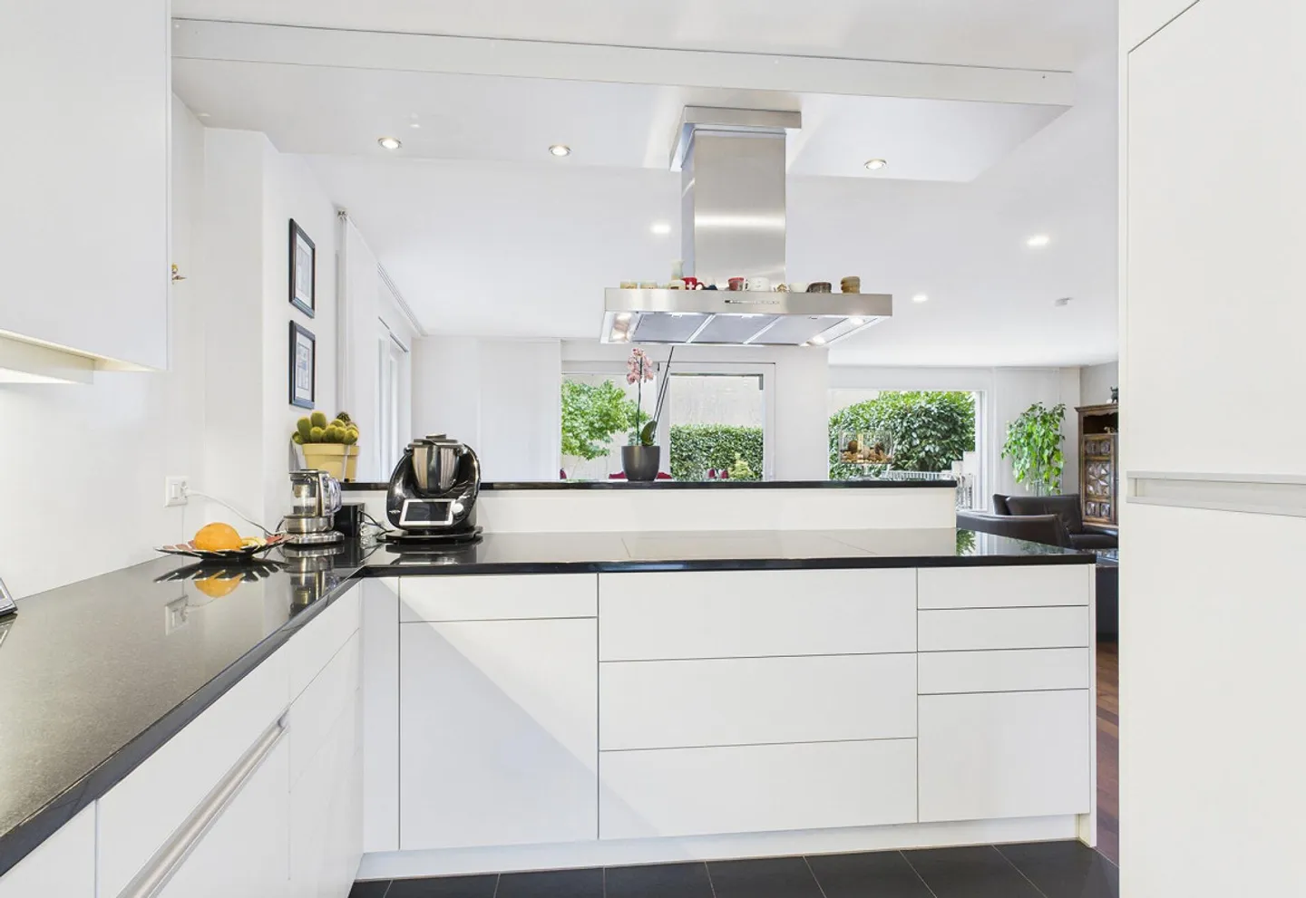 Modern Detached Corner House in Tax-Friendly Muri b. Bern - Photo 7 of 15