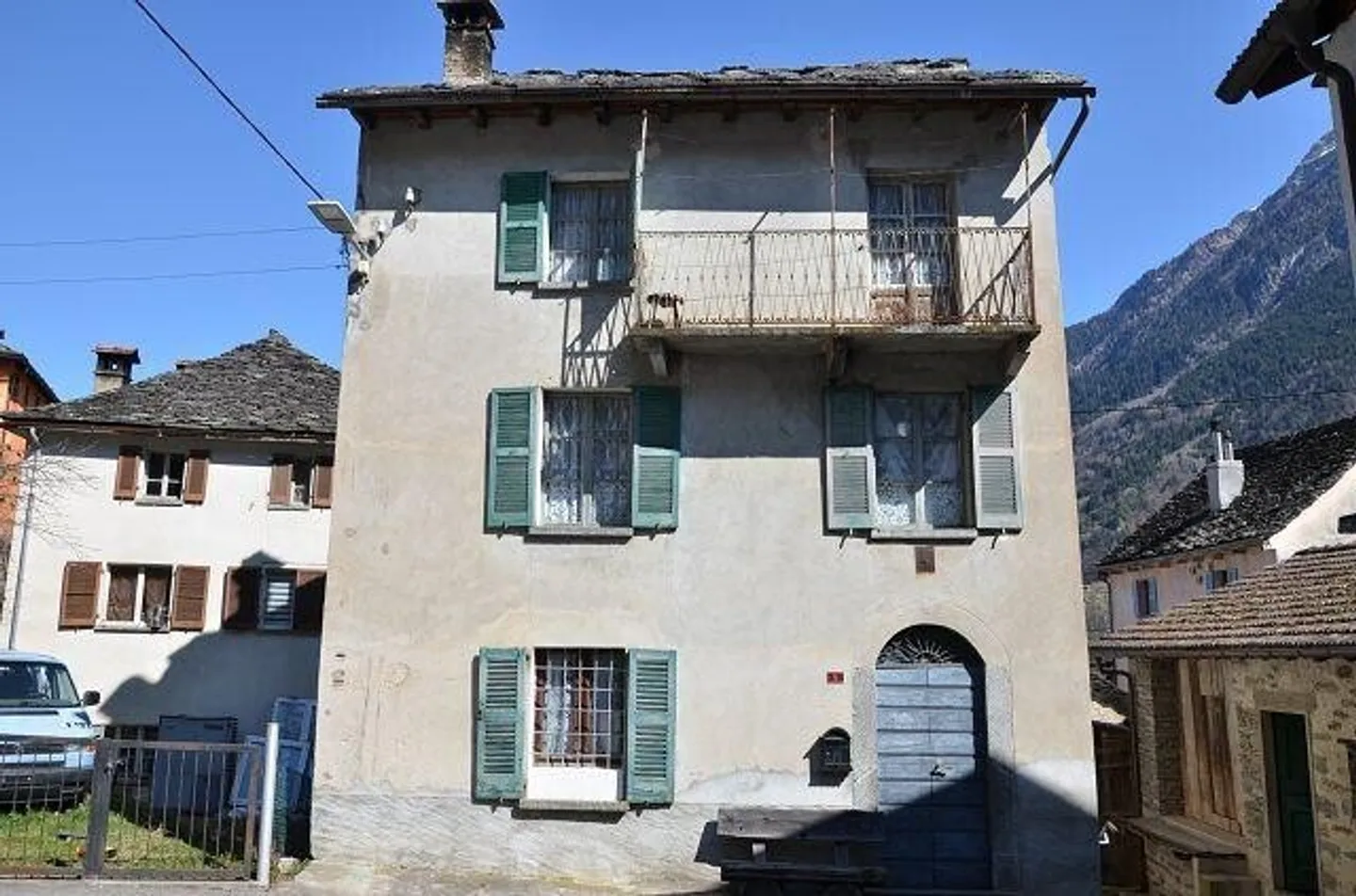 Charming House with Garden - Photo 2 of 13