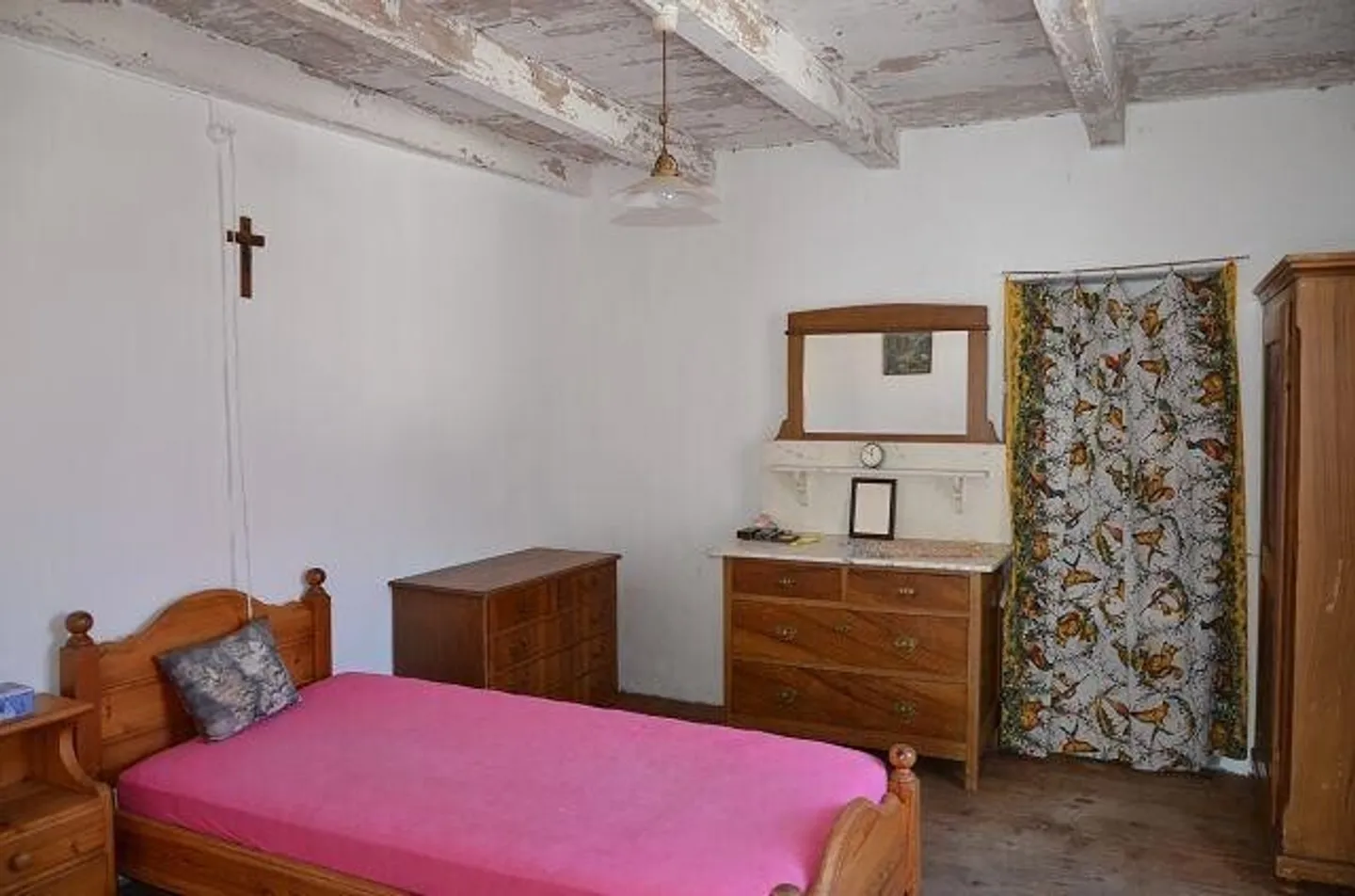 Charming House with Garden - Photo 10 of 13