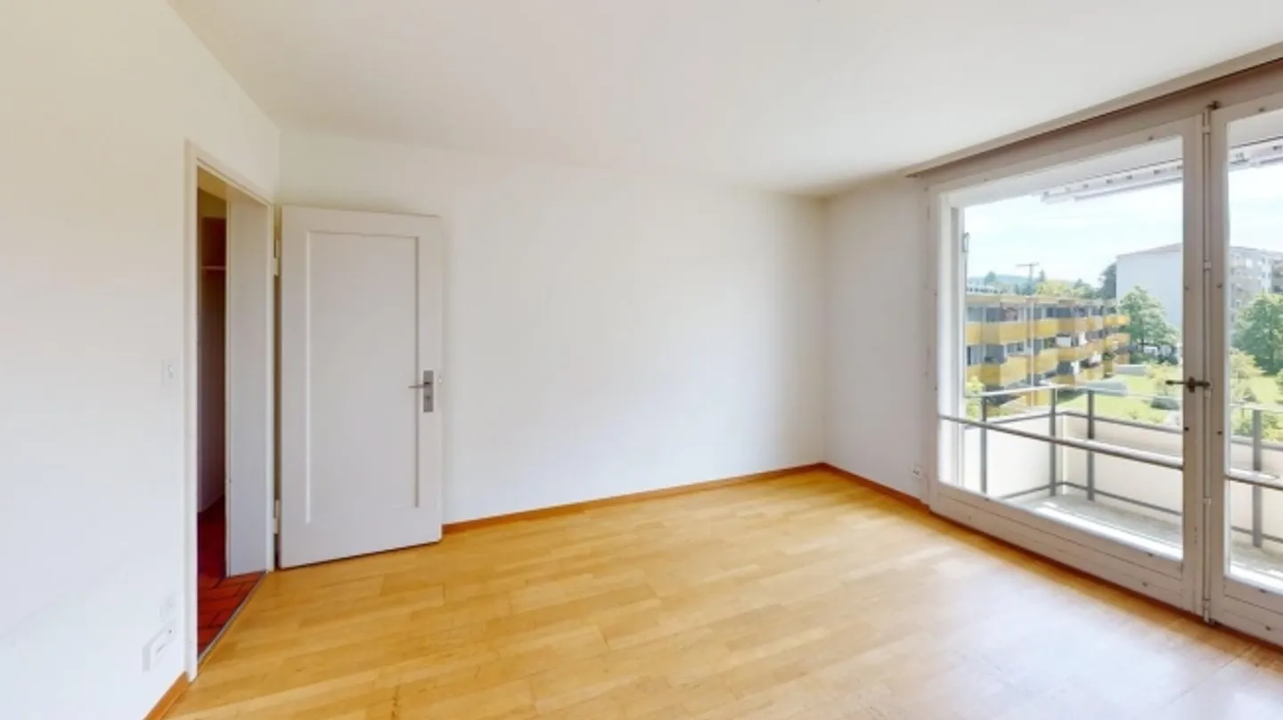 Bright 3-room apartment for temporary rent in Zürich-Oerlikon (until 31.03.2027) - Photo 2 of 8