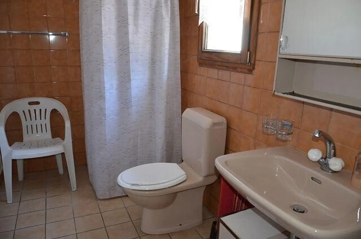 Charming House with Garden - Photo 11 of 13