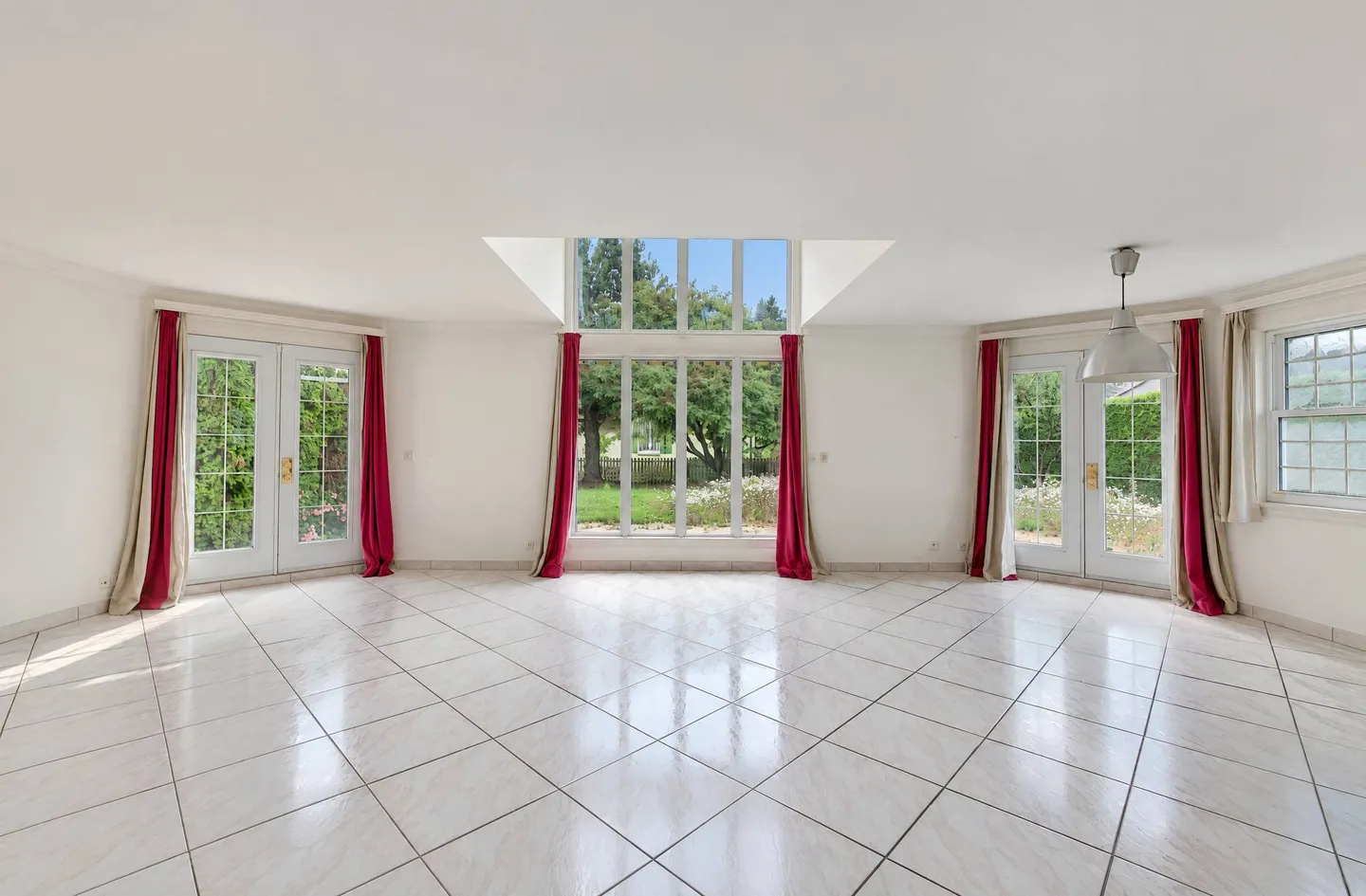 Geräumige individuelle Villa ideal für eine Familie - Foto 4 von 13