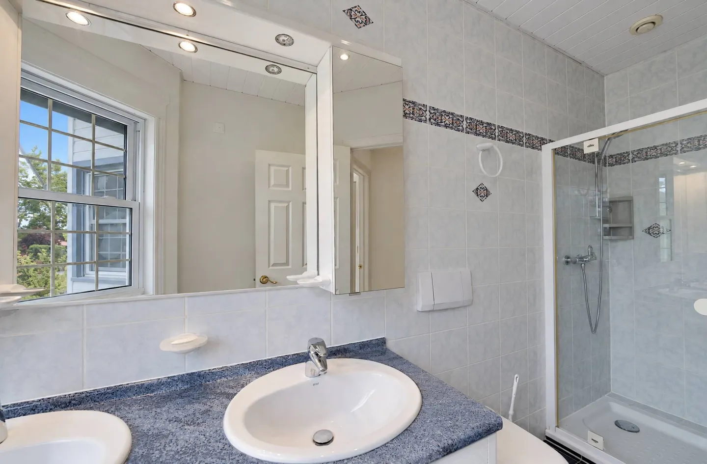 Geräumige individuelle Villa ideal für eine Familie - Foto 9 von 13