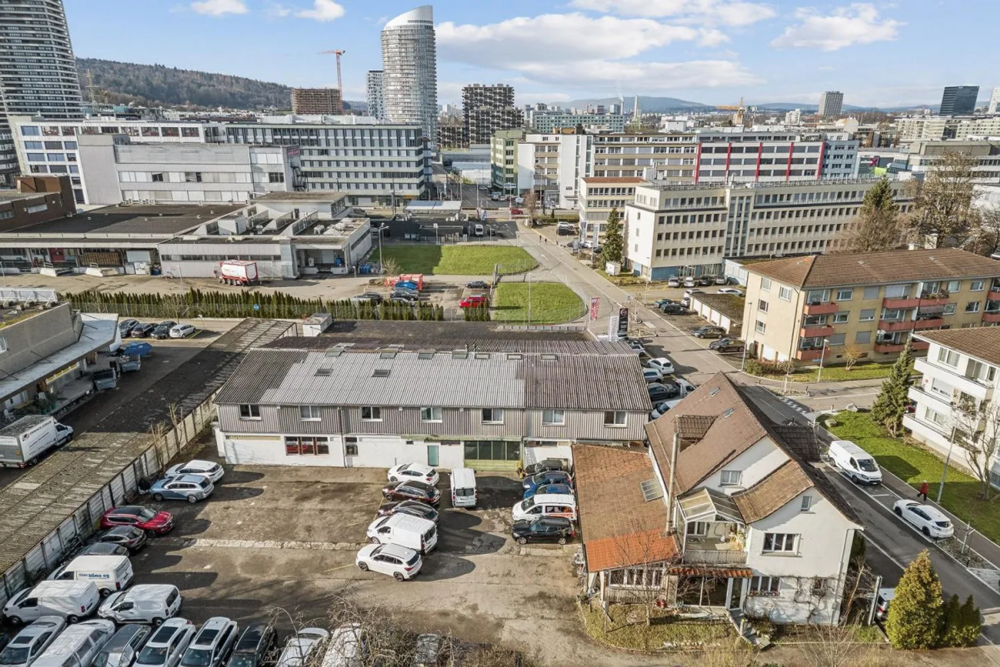 Area di sviluppo W5 con strutture esistenti – Occasione rara a Dübendorf - Foto 1 di 2