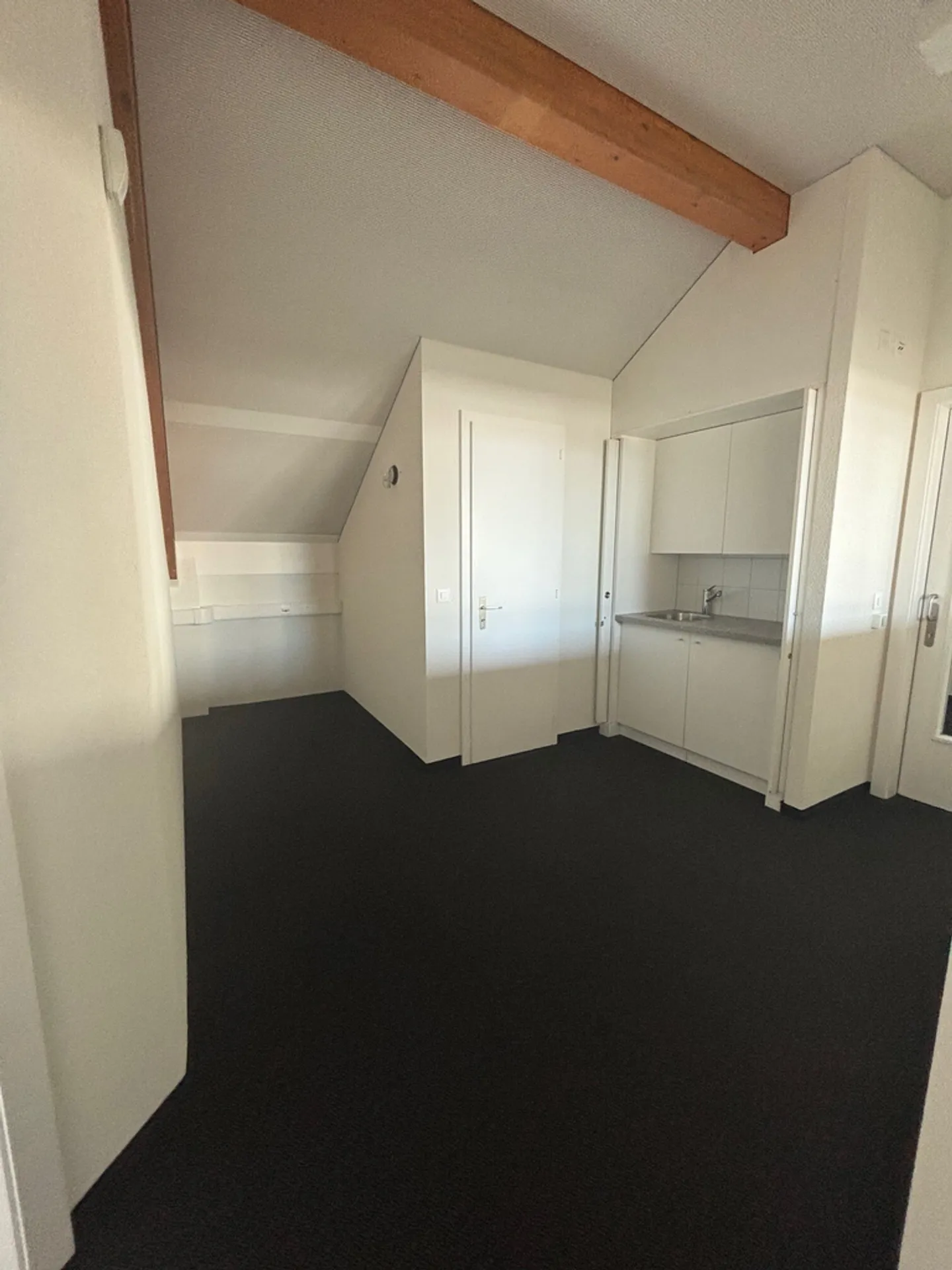 3 Months of Rent FREE - Office of approximately 204 m2 on the 3rd floor - Photo 9 of 12