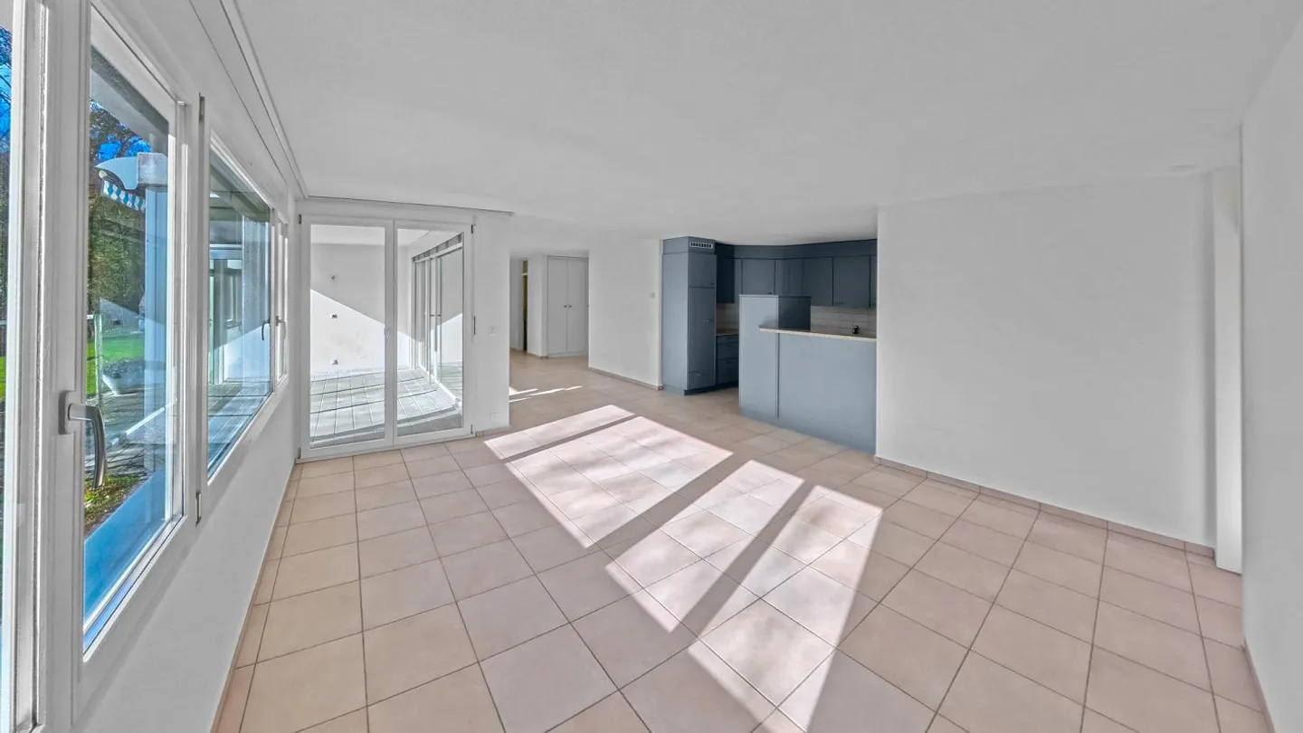 Attractive, bright 4.5-room apartment with winter garden and garden seating area - Photo 9 of 13