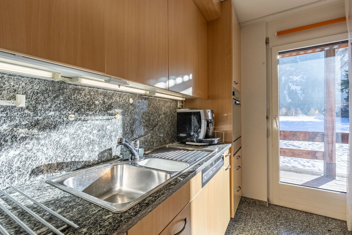 4.5-Room Garden Apartment at Immediate Lake Location - Photo 6 of 13