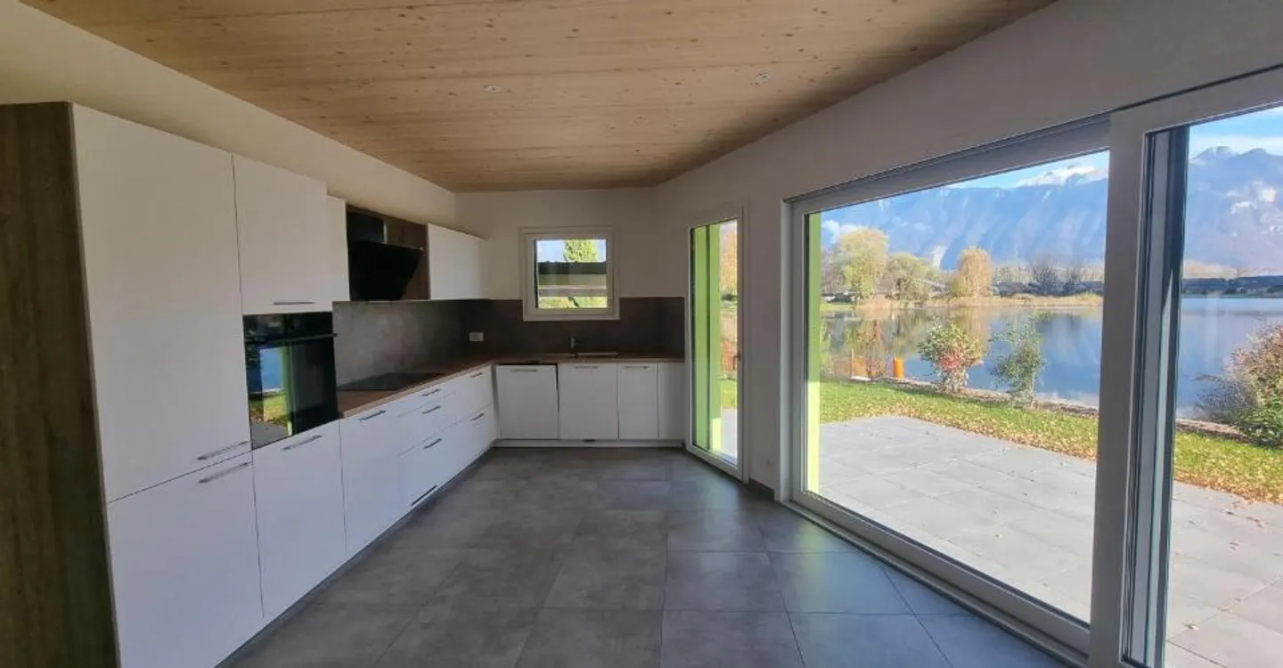 Appartement Charmant avec Terrasse - Photo 2 sur 8