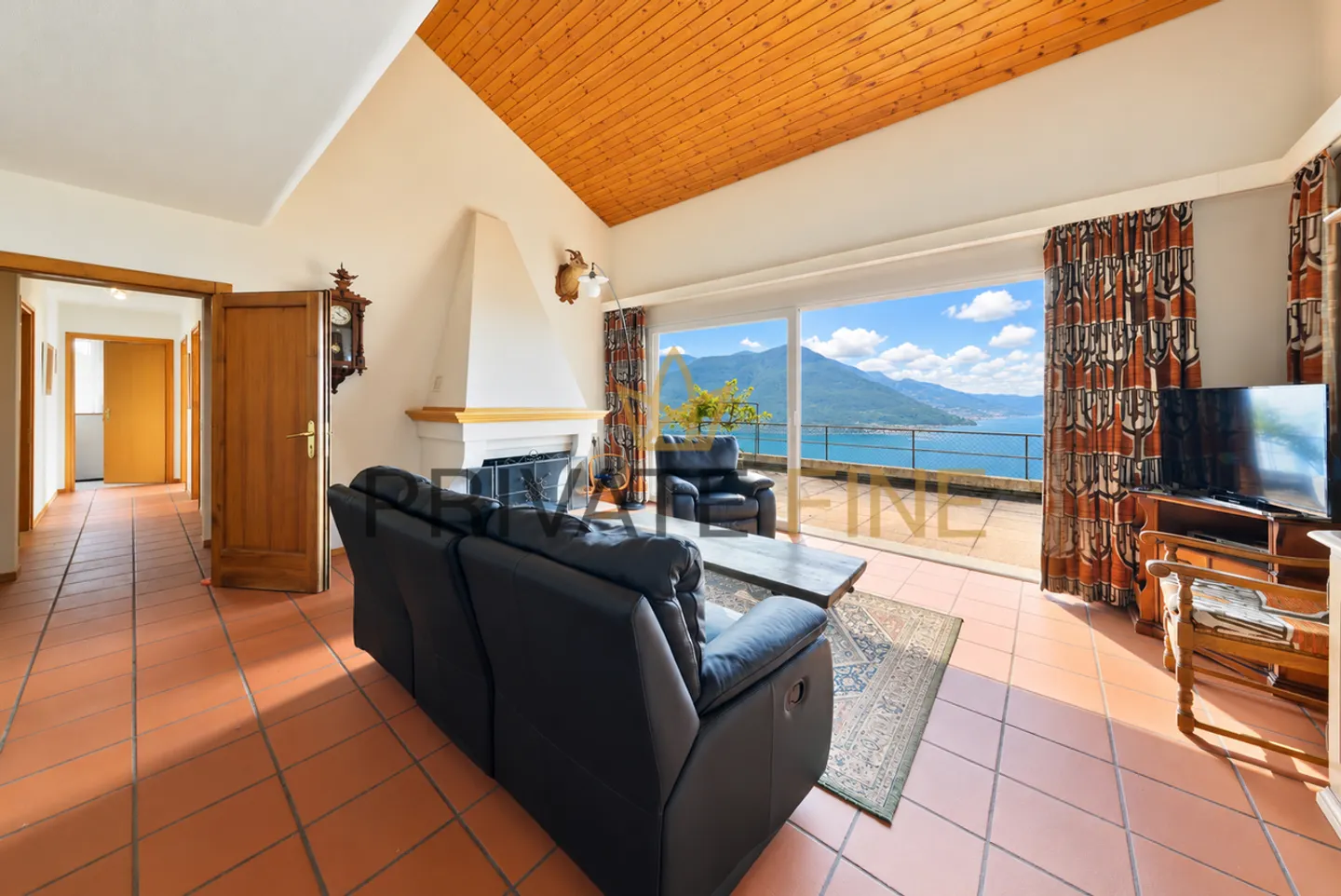 Chalet with Stunning Lake View - Photo 8 of 15