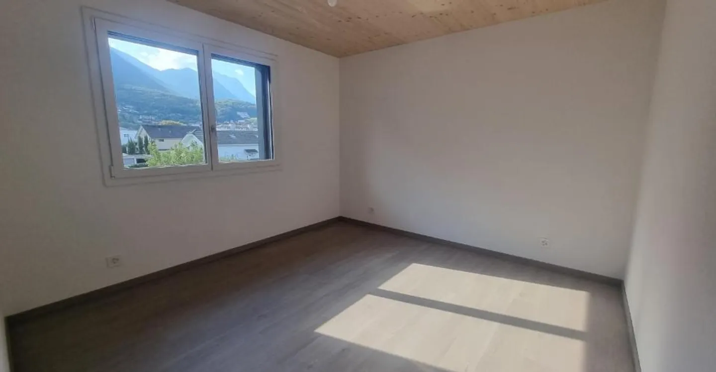 Appartement Charmant avec Terrasse - Photo 3 sur 8