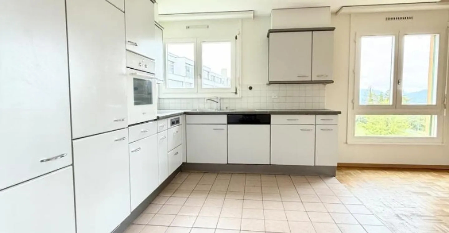 4,5-Zimmer-Wohnung von 155 m2 mit unverbautem Blick auf den See - Foto 1 von 12
