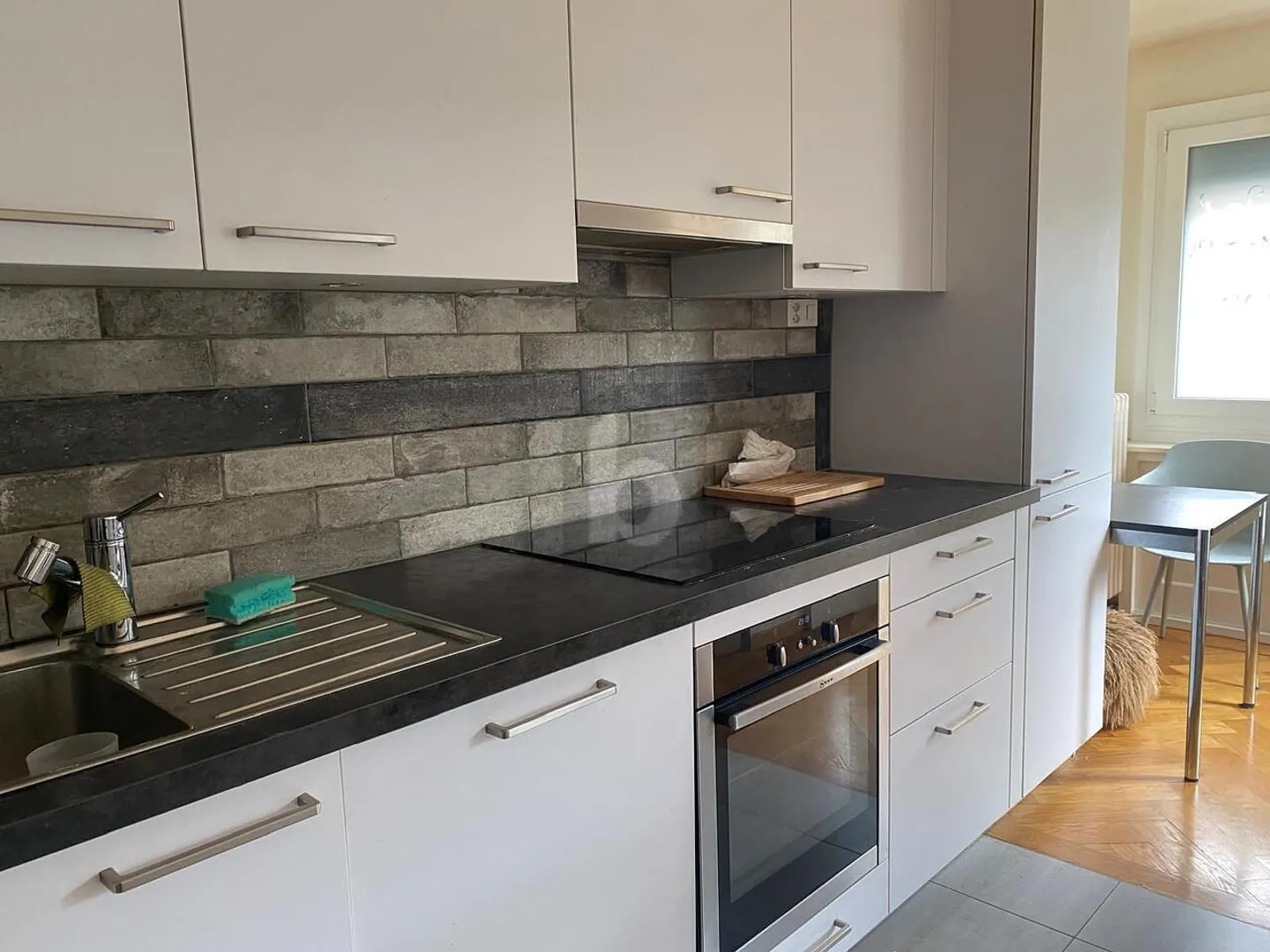 BRIGHT, FUNCTIONAL & IDEALLY LOCATED - Photo 2 of 4