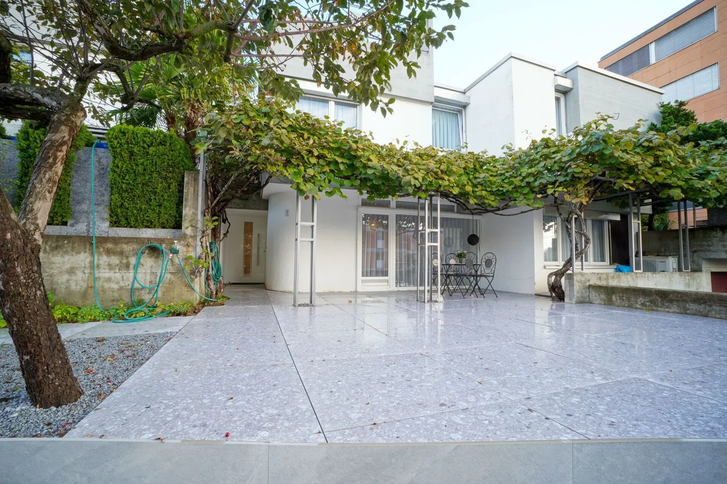 Maison d'angle rénovée avec cheminée à Geroldswil - Photo 1 sur 10