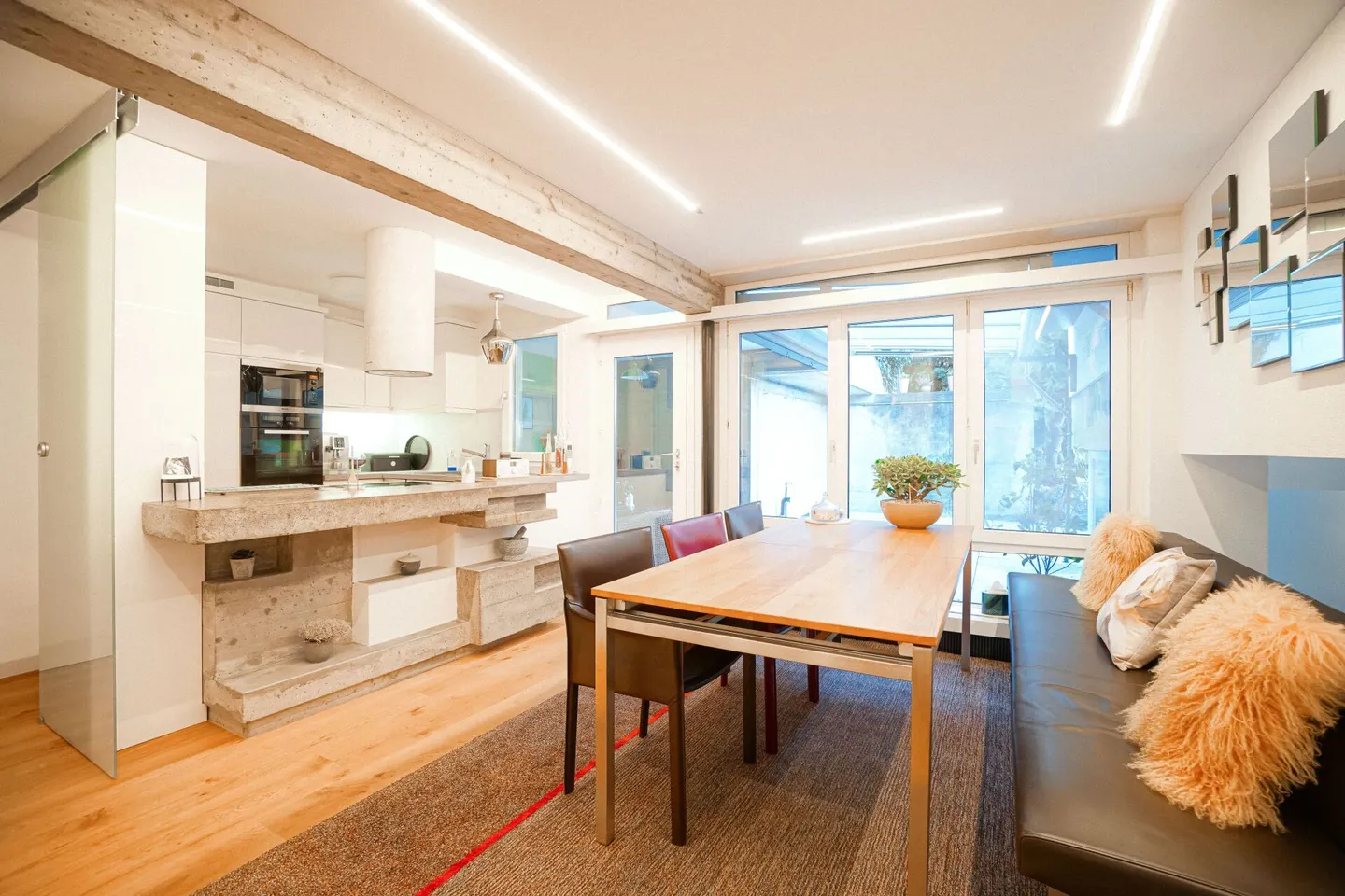 Maison d'angle rénovée avec cheminée à Geroldswil - Photo 5 sur 10