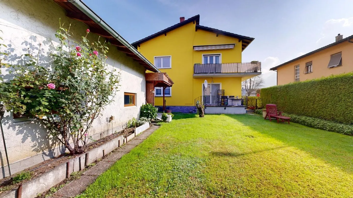 Charmantes Zweifamilienhaus in Quartino - ein ruhiges Zuhause für Familien und Naturfreunde - Foto 1 von 11