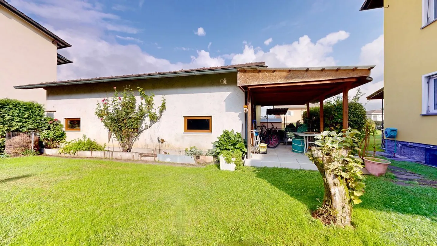 Charmantes Zweifamilienhaus in Quartino - ein ruhiges Zuhause für Familien und Naturfreunde - Foto 2 von 11