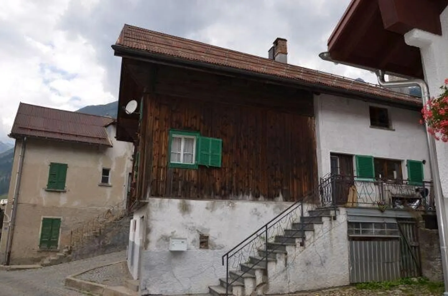 Charmantes Doppelhaus mit Terrasse - Foto 3 von 13