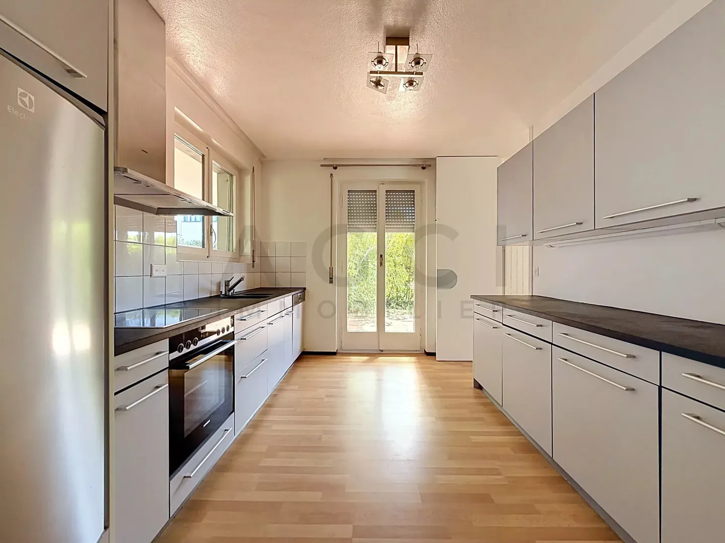 Villa au bord du lac avec plage privée - Photo 7 sur 23