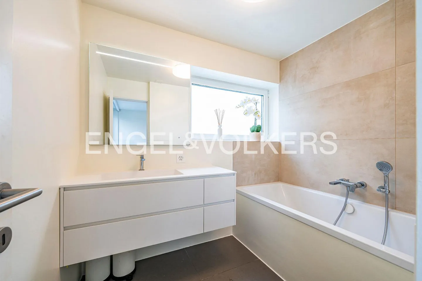 Casa a schiera luminosa, ideale per le famiglie - Foto 10 di 13