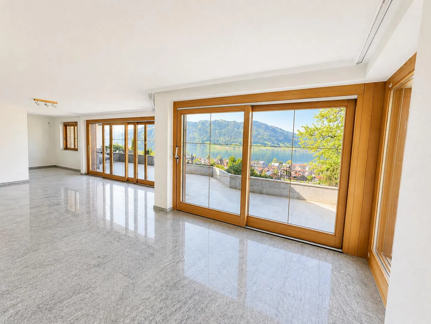 Appartement exclusif de 4 pièces avec vue imprenable - Photo 4 sur 13