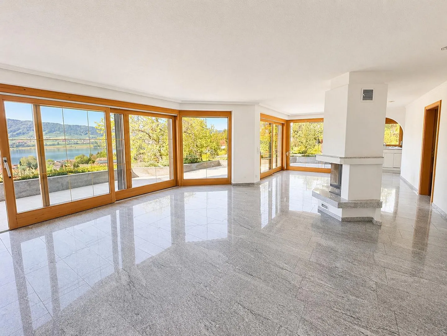 Appartement exclusif de 4 pièces avec vue imprenable - Photo 3 sur 13