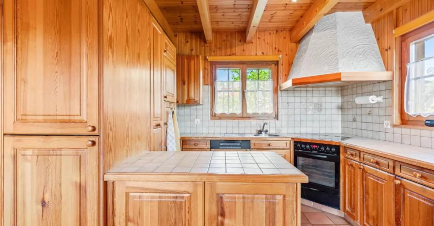 Charming Chalet Retreat - Photo 4 of 7