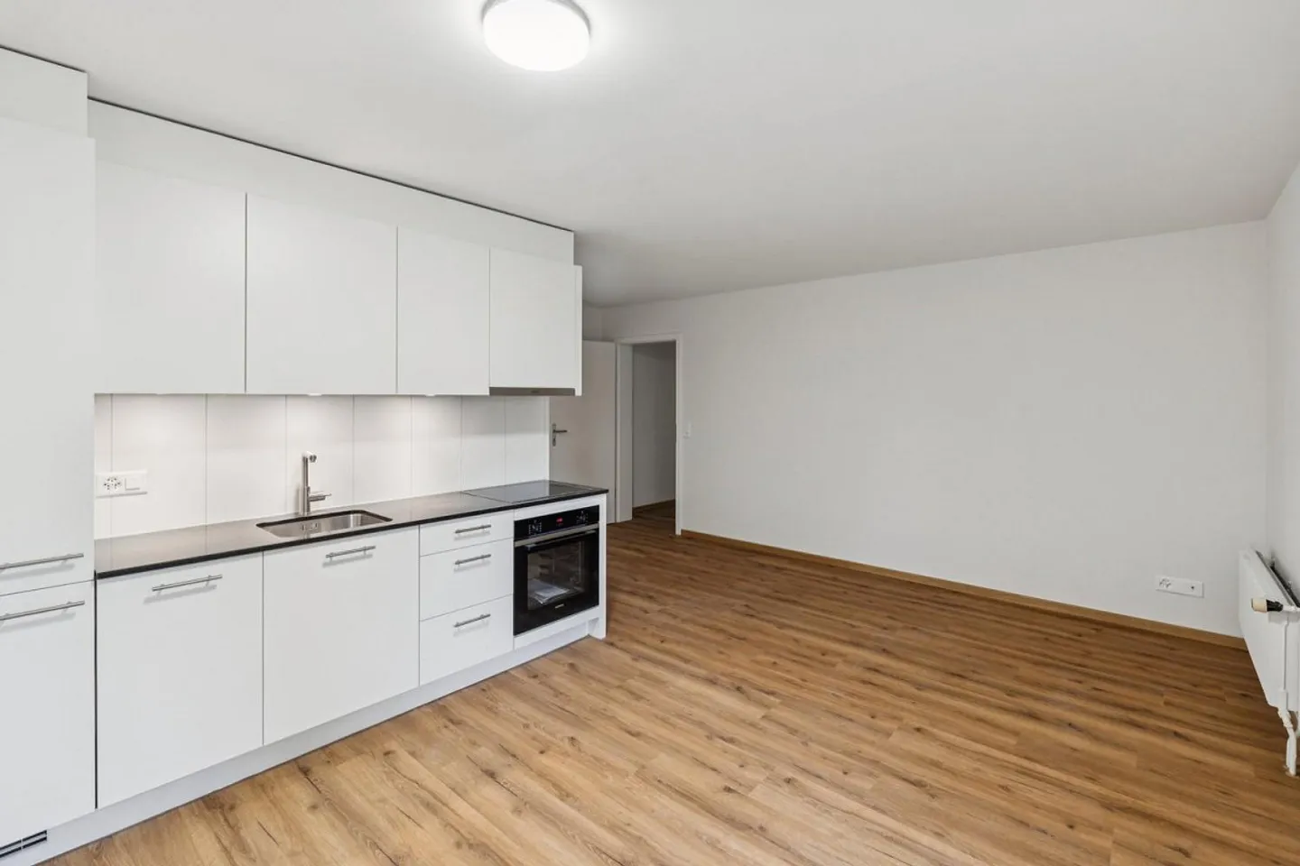 Newly renovated 2.5-room apartment on the ground floor with modern standard - Photo 4 of 10