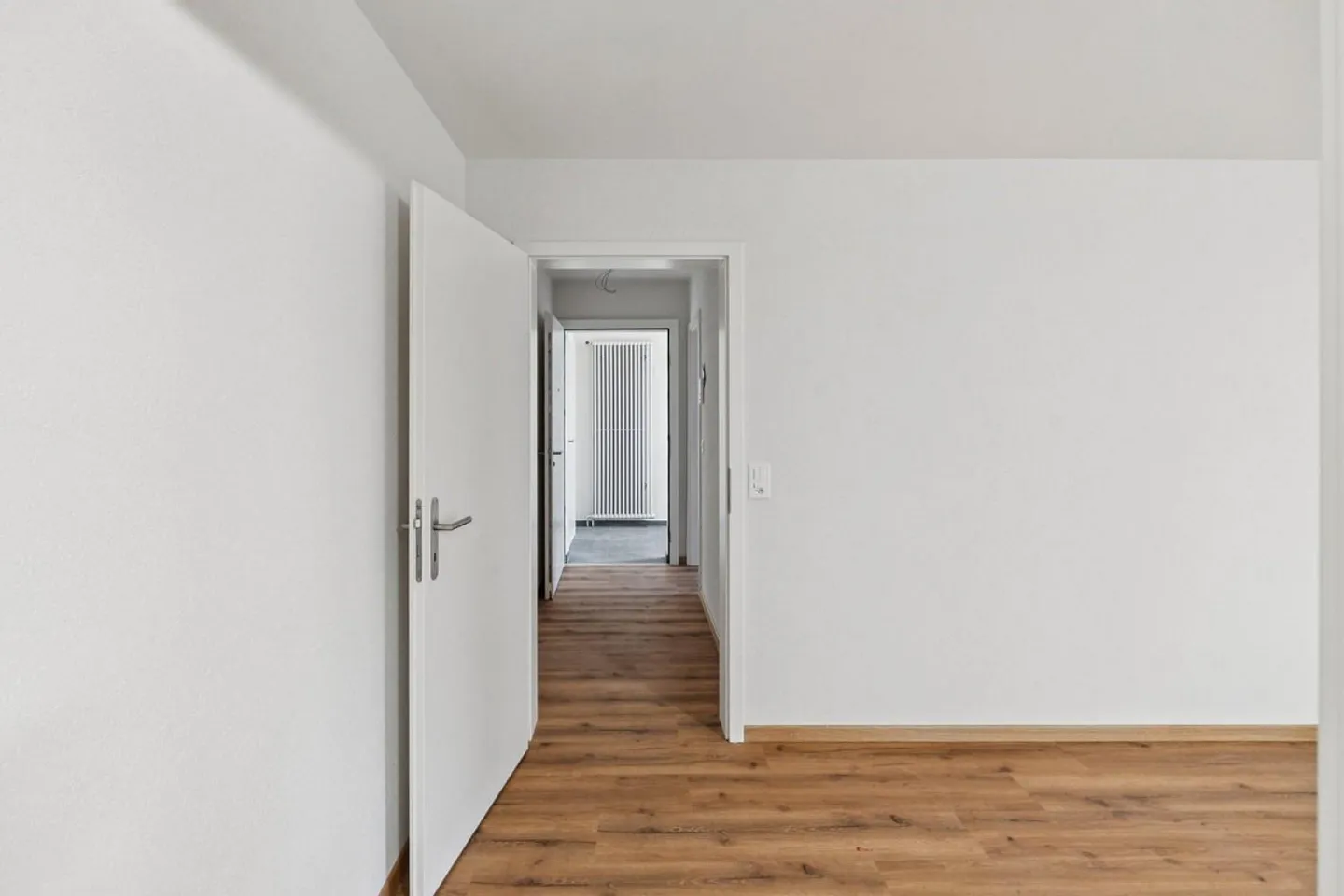 Newly renovated 2.5-room apartment on the ground floor with modern standard - Photo 7 of 10