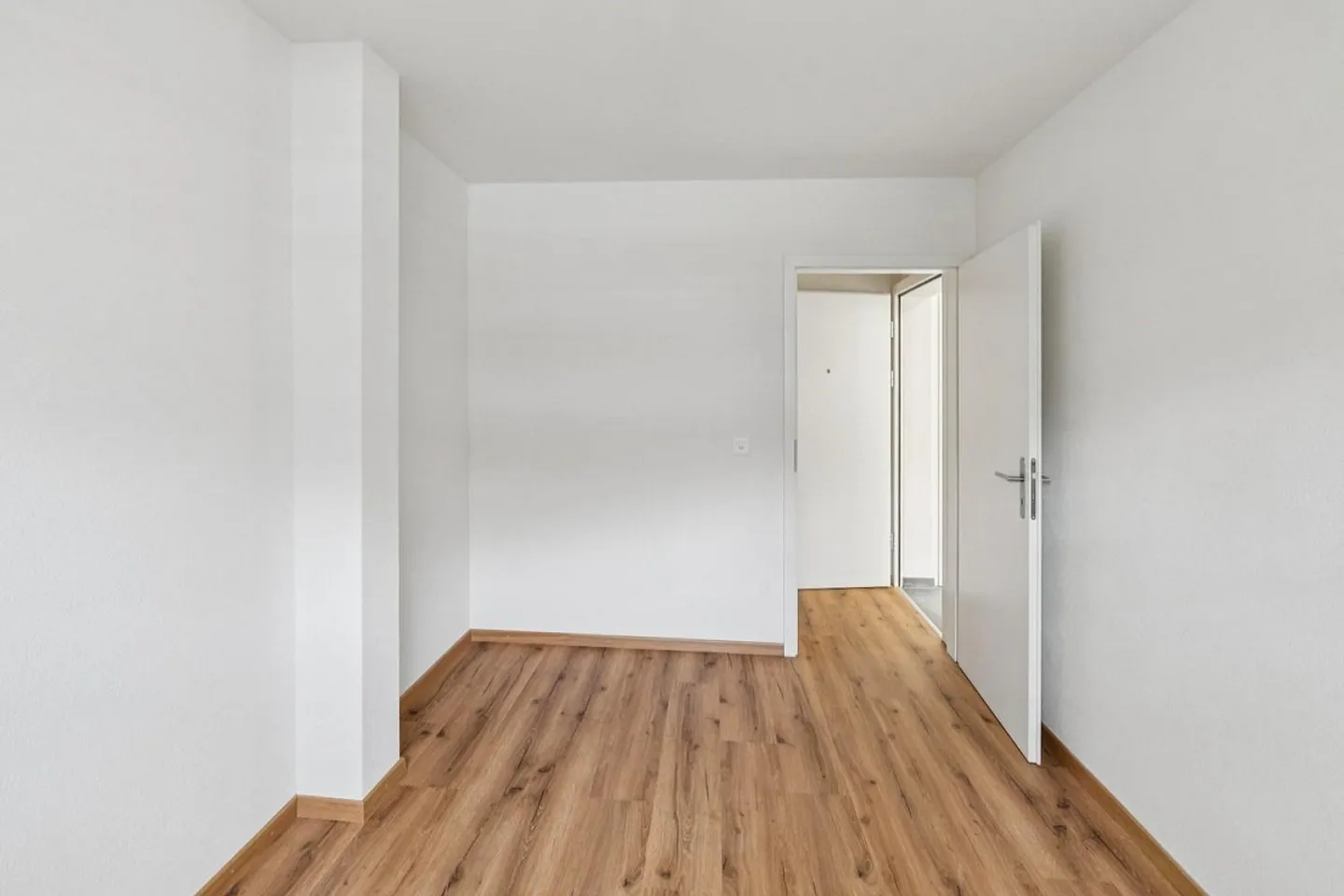 Newly renovated 2.5-room apartment on the ground floor with modern standard - Photo 8 of 10