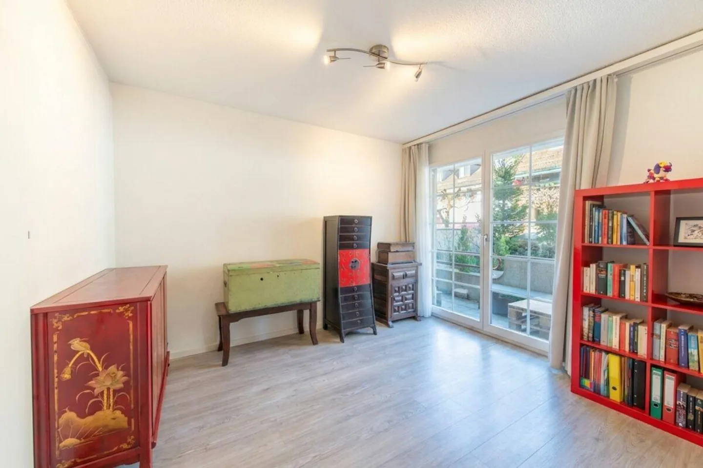 Light-flooded 5.5-room ground floor apartment with plenty of living comfort - Photo 9 of 17