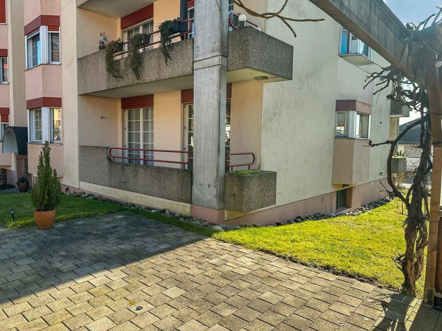 Light-flooded 5.5-room ground floor apartment with plenty of living comfort - Photo 13 of 17