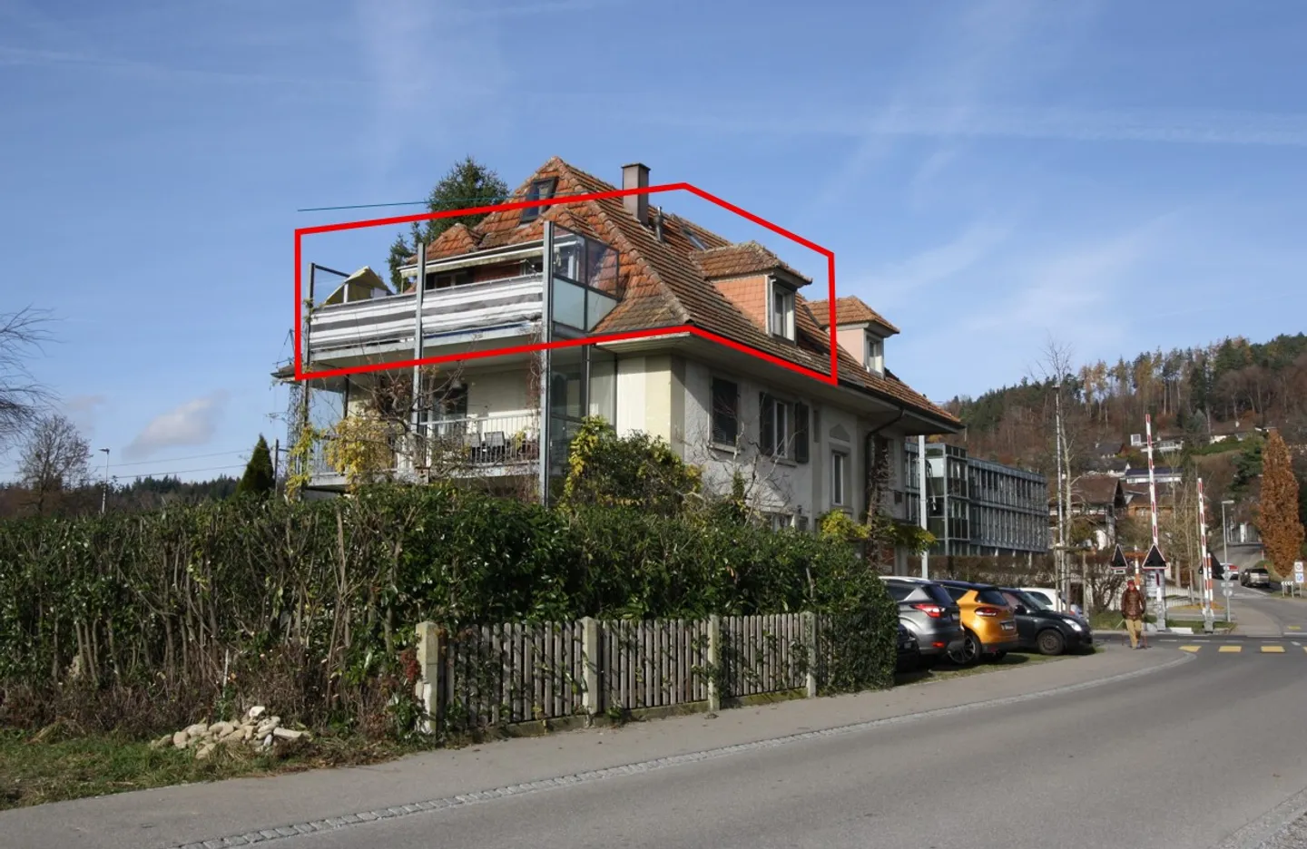 Charming 3-room attic apartment with balcony in Gümligen - Photo 1 of 19