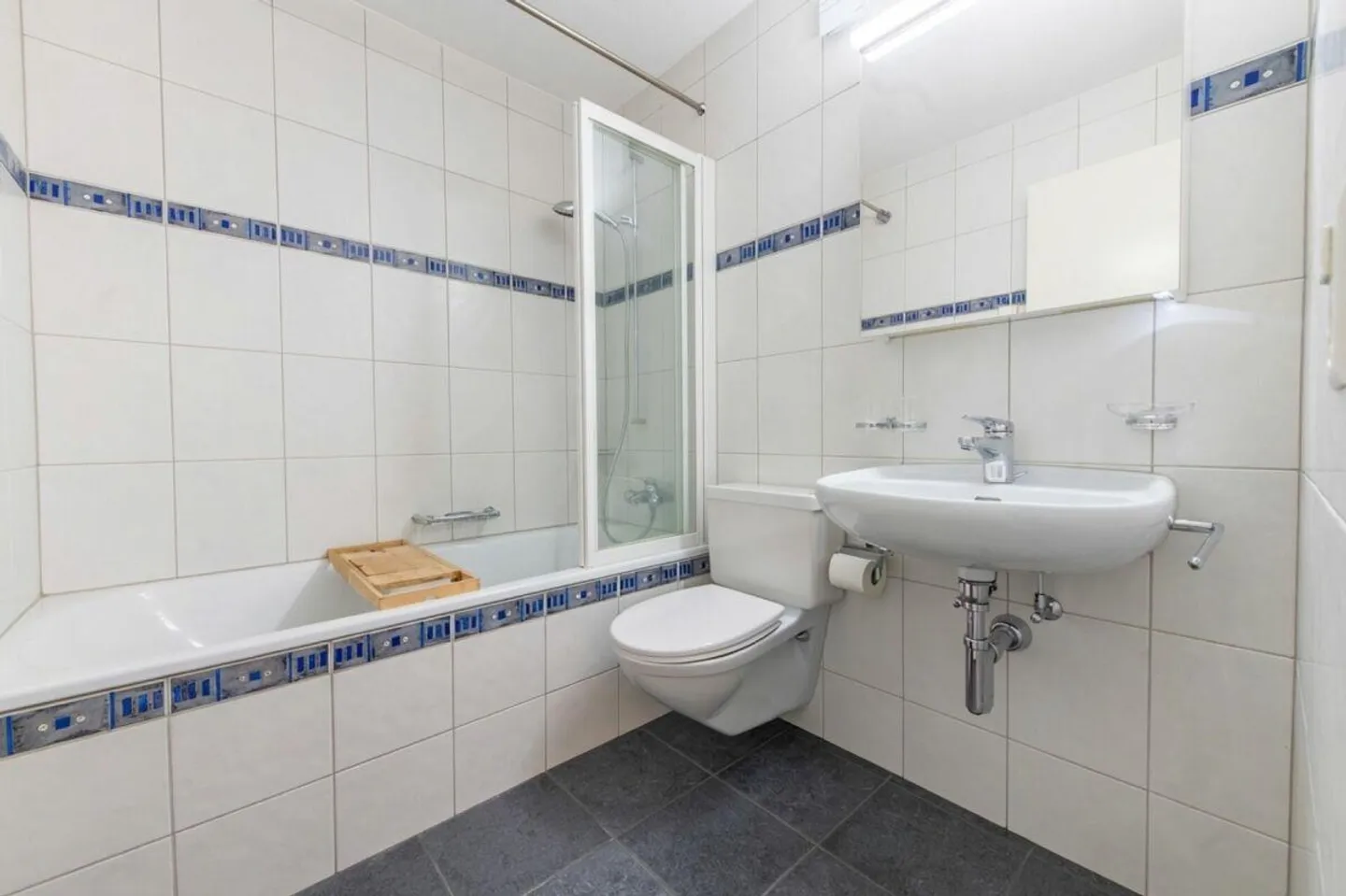 Light-flooded 5.5-room ground floor apartment with plenty of living comfort - Photo 7 of 17