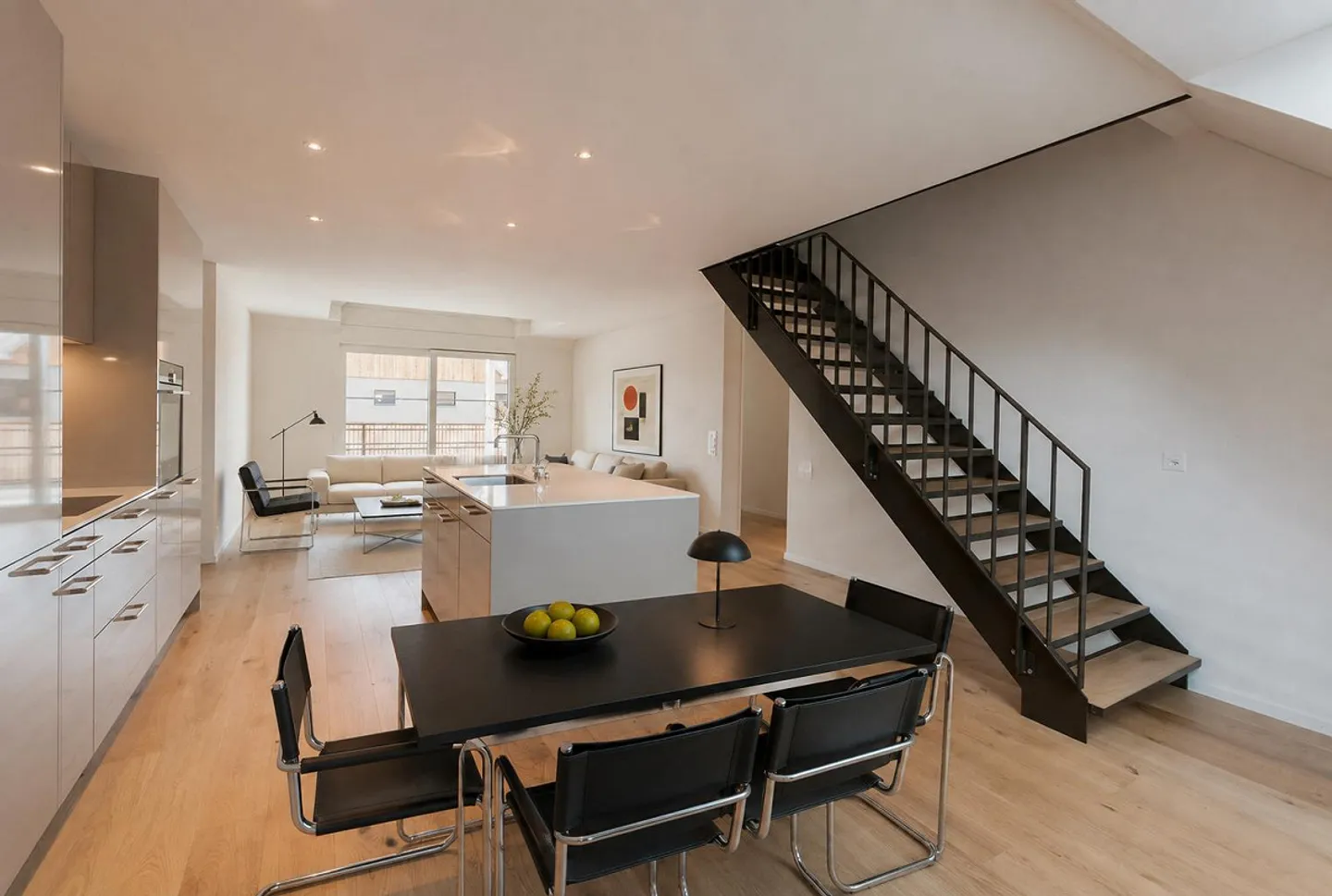 Stylish living with air-conditioned comfort - Photo 2 of 4