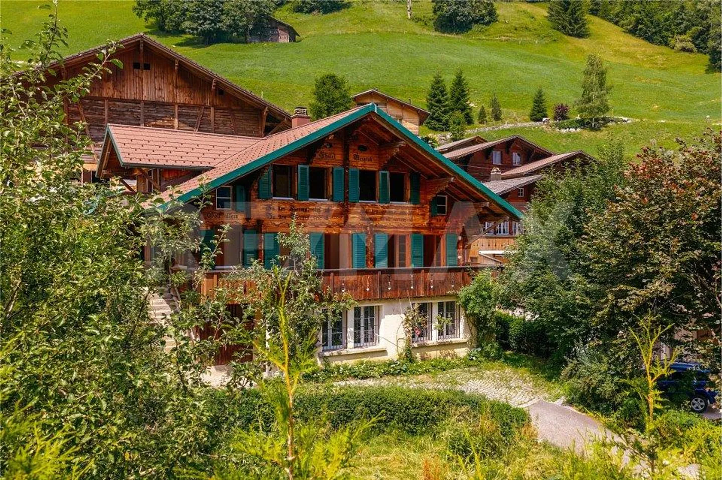 Chalet mit zwei Wohnungen in Saxeten – Naturidylle mit Ausblick und viel Potenzial - Foto 1 von 13
