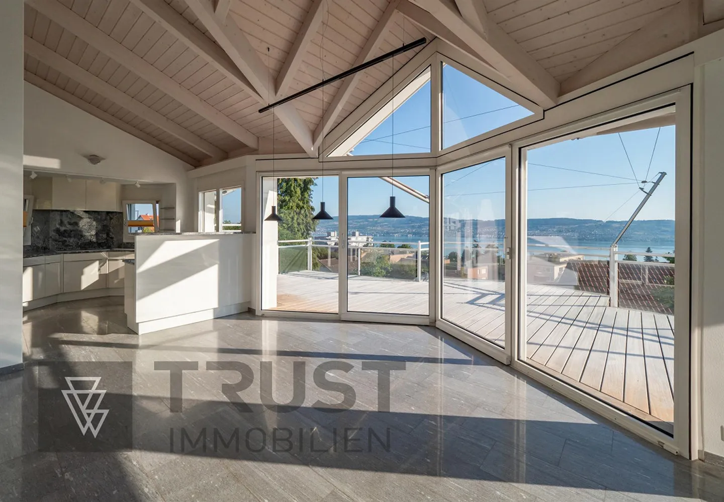 Wohnen über dem Zürichsee – mit Weitsicht und viel Raum. - Foto 4 di 11