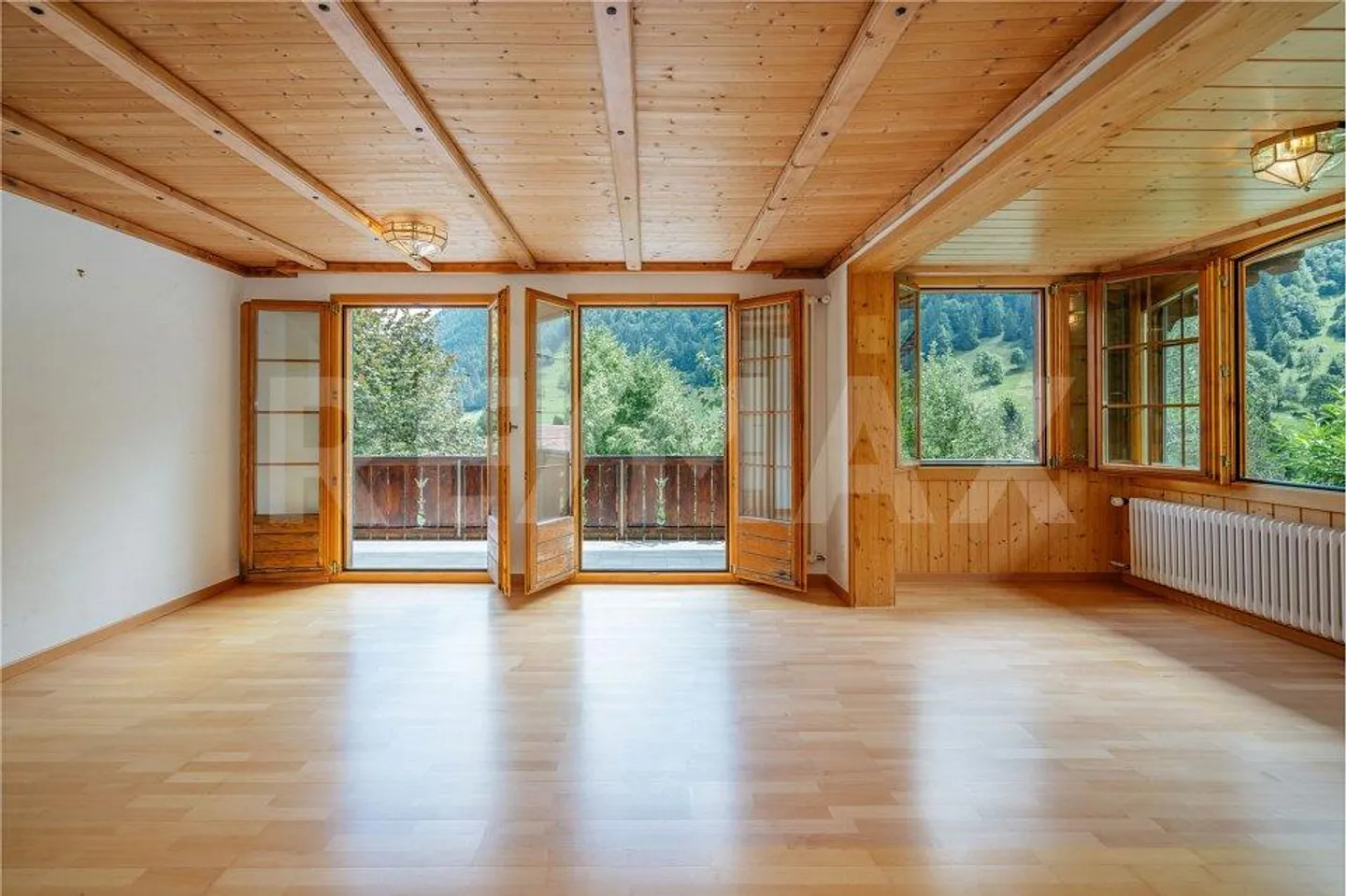 Chalet mit zwei Wohnungen in Saxeten – Naturidylle mit Ausblick und viel Potenzial - Foto 4 von 13