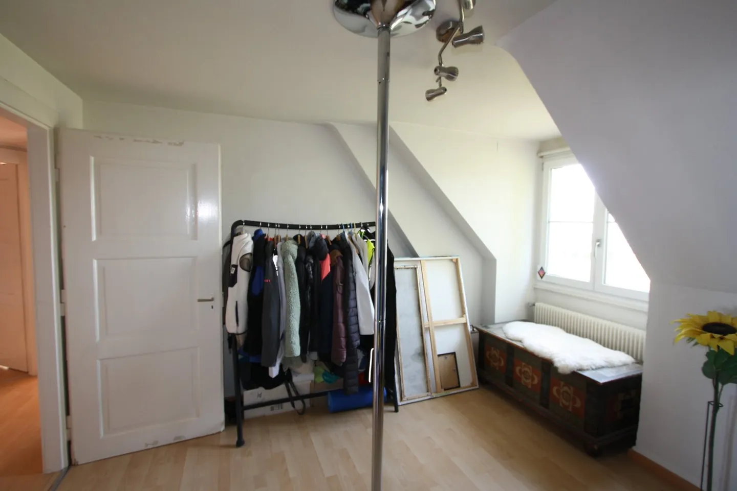 Charming 3-room attic apartment with balcony in Gümligen - Photo 11 of 19