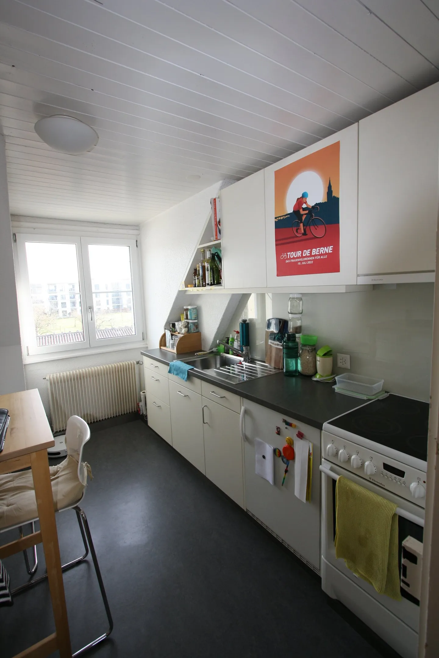 Charming 3-room attic apartment with balcony in Gümligen - Photo 16 of 19