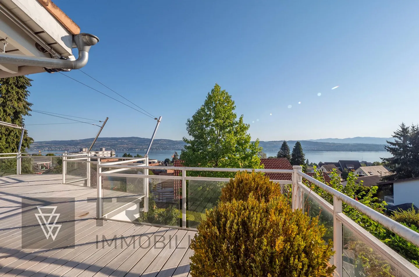 Wohnen über dem Zürichsee – mit Weitsicht und viel Raum. - Foto 7 di 11