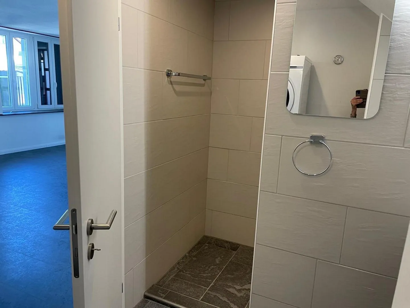 Cercasi subentrante: spazioso appartamento di 3,5 locali a Mettmenstetten - Foto 6 di 8