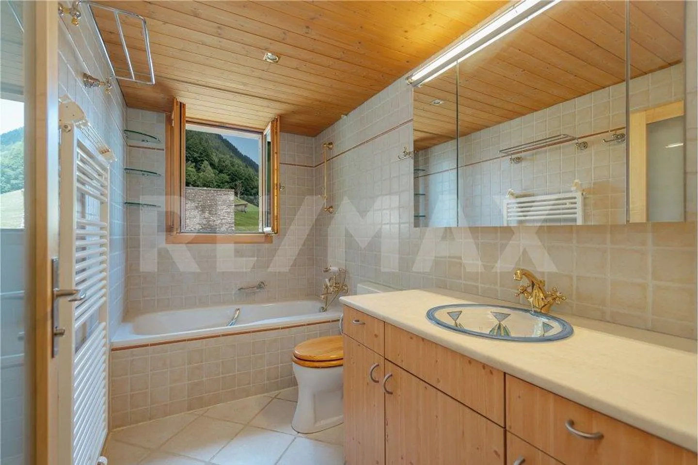 Chalet mit zwei Wohnungen in Saxeten – Naturidylle mit Ausblick und viel Potenzial - Foto 9 von 13