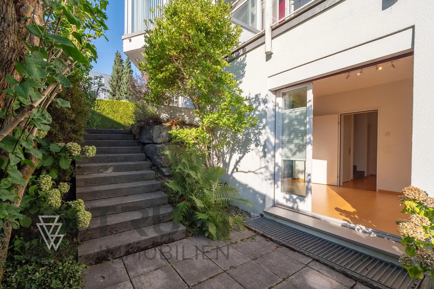 Wohnen über dem Zürichsee – mit Weitsicht und viel Raum. - Foto 9 di 11