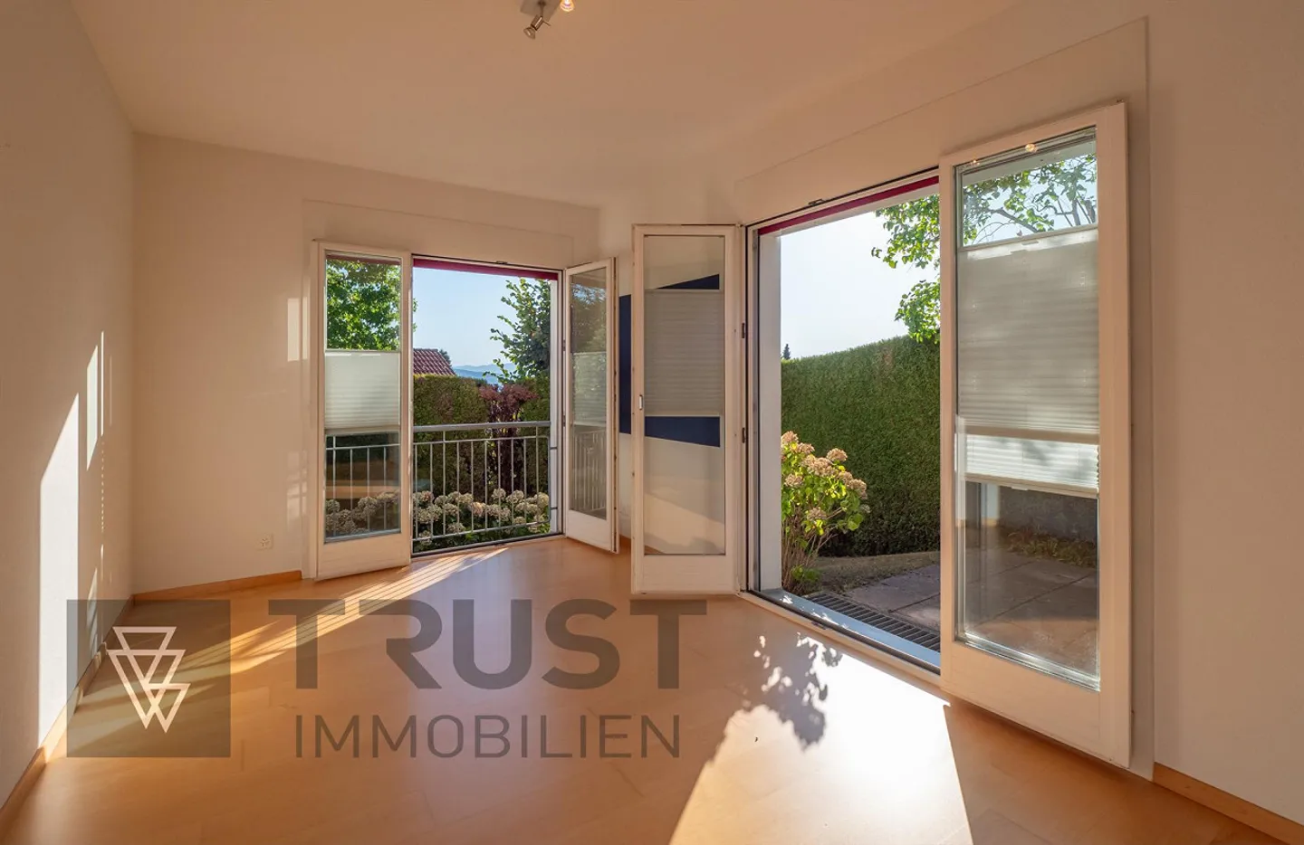 Wohnen über dem Zürichsee – mit Weitsicht und viel Raum. - Foto 10 di 11