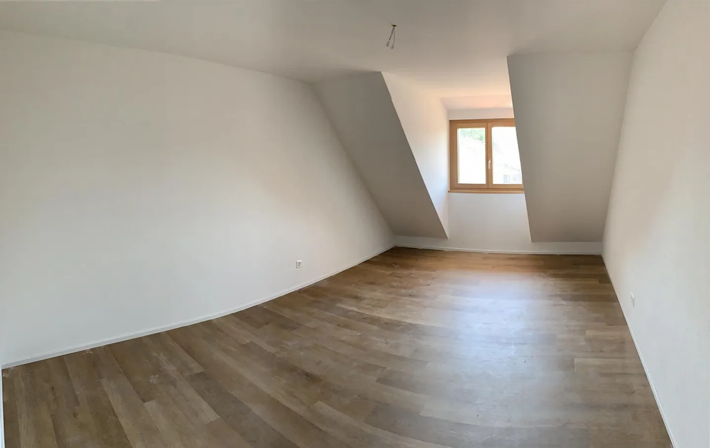 Appartamento 3.5 con alto standard di sviluppo (stanza hobby 80m2) - Foto 8 di 16