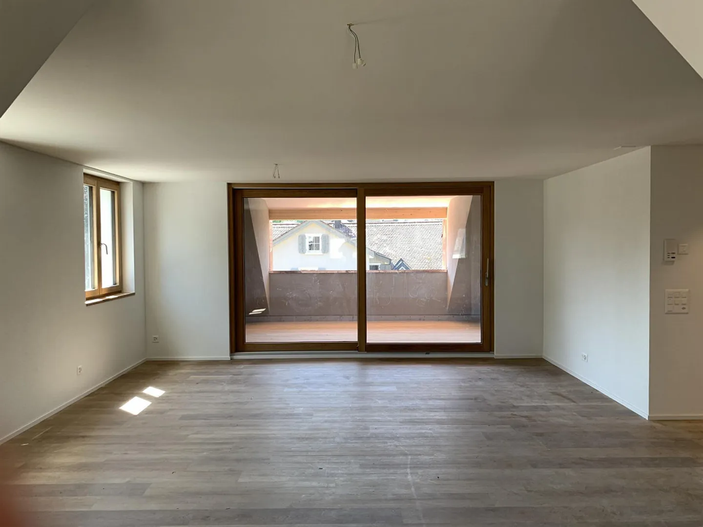 Appartamento 3.5 con alto standard di sviluppo (stanza hobby 80m2) - Foto 9 di 16