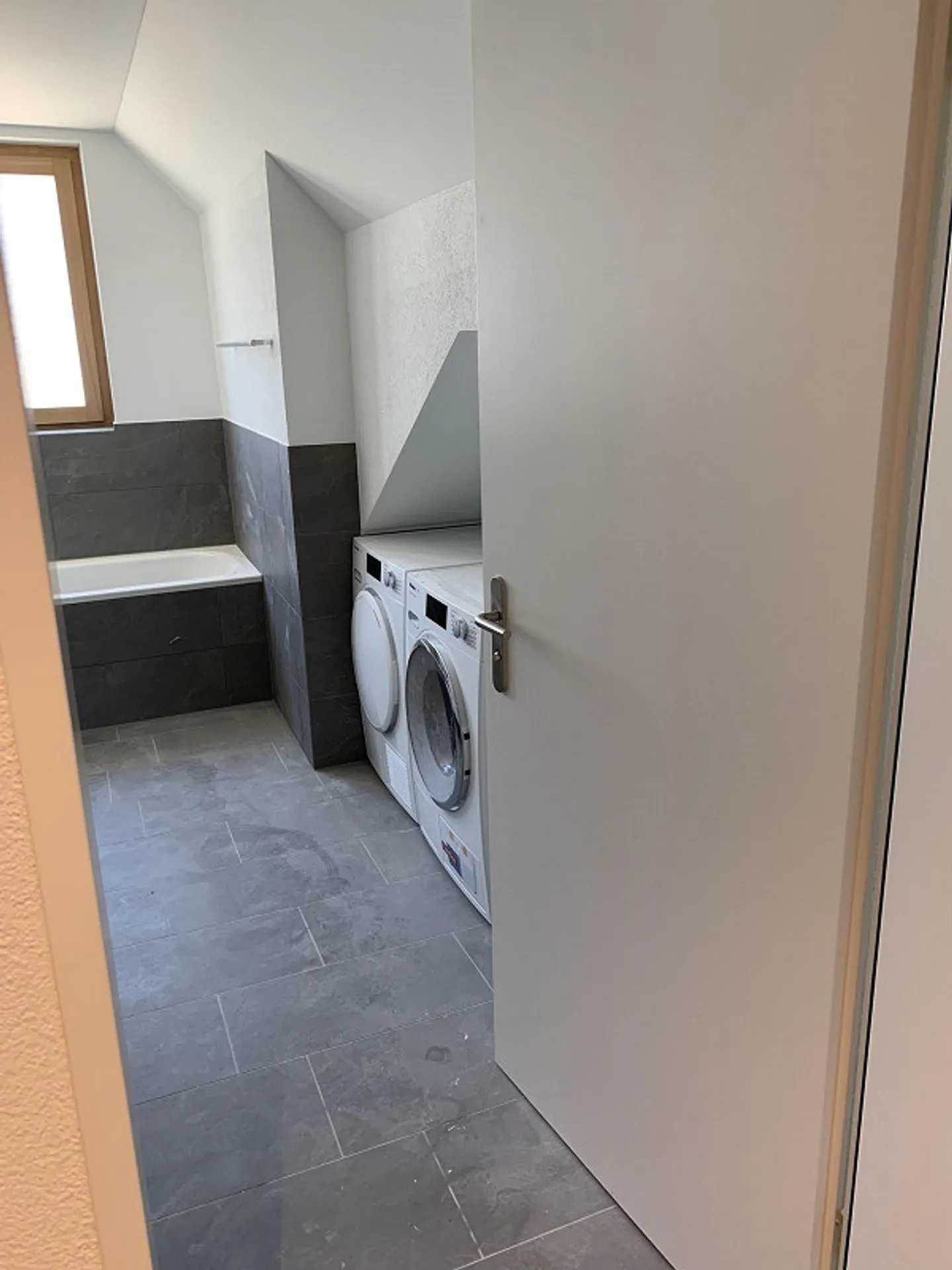 Appartamento 3.5 con alto standard di sviluppo (stanza hobby 80m2) - Foto 12 di 16
