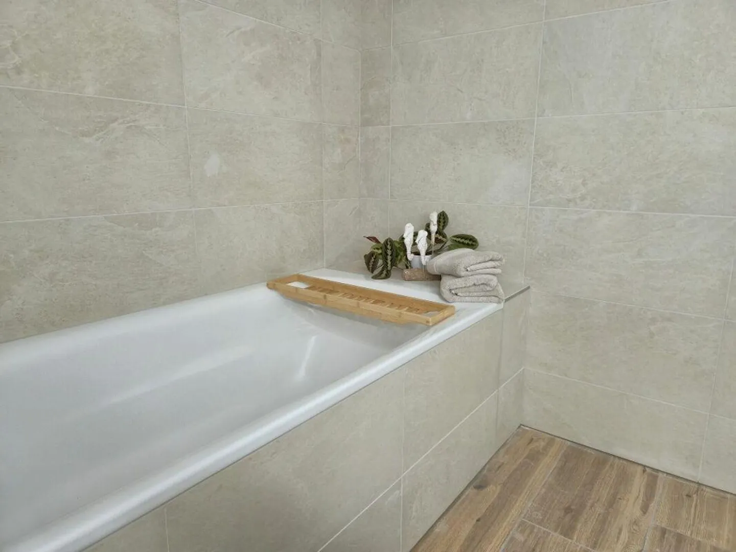 Stylish new apartment with a feel-good factor - Photo 8 of 11