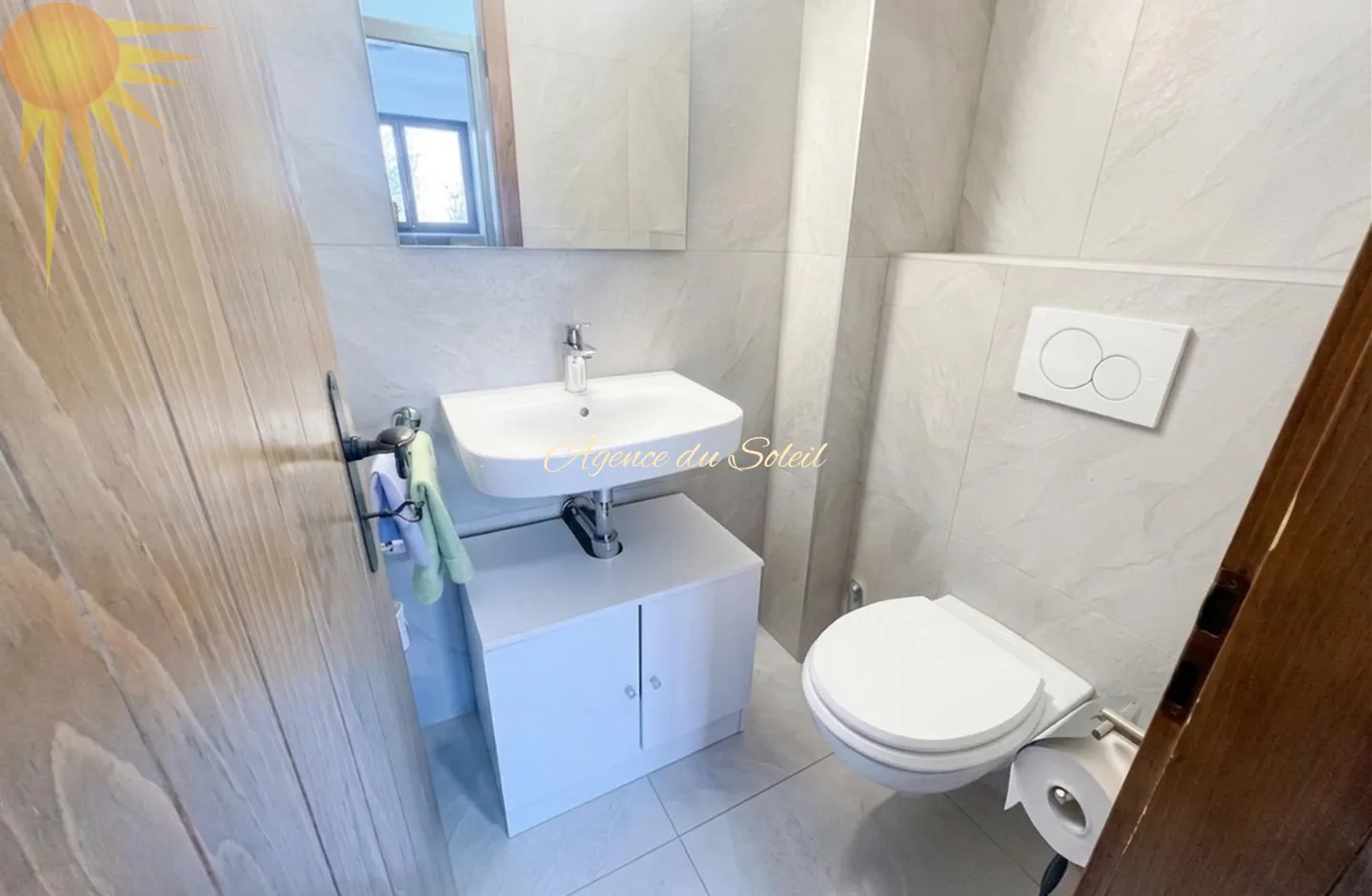 Idéal pour un pied à terre ou pour un investissement , cet appartement rénové en - Photo 10 of 13