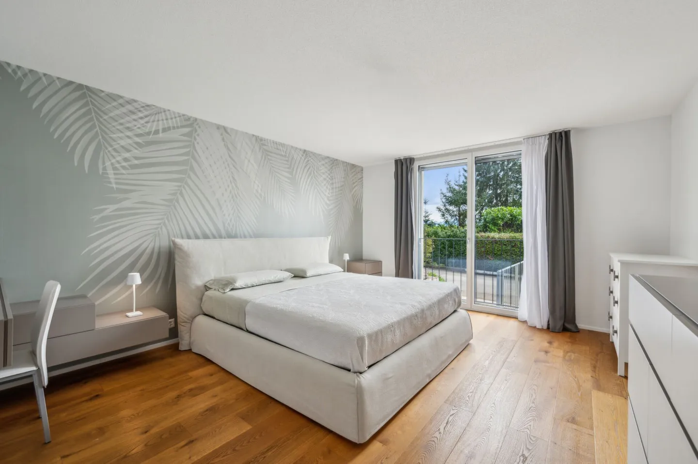 Appartamento giardino esclusivo di 5,5 stanze in una posizione tranquilla - Foto 3 di 13